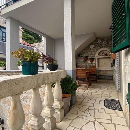 Apartment Simon - Old Stone Charm, Central Bol Life エクステリア 写真